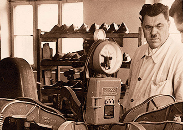LOWA historia 1933